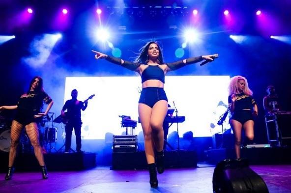 Anitta animará público com sucessos de seu repertório no Centro do Rio.