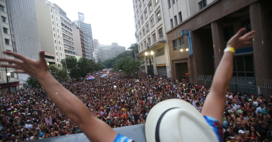 Organizadores do Bloco do Desmanche estimam 100 mil pessoas no Centro de São Paulo. Foto: Tiago Queiroz/Estadão Conteúdo